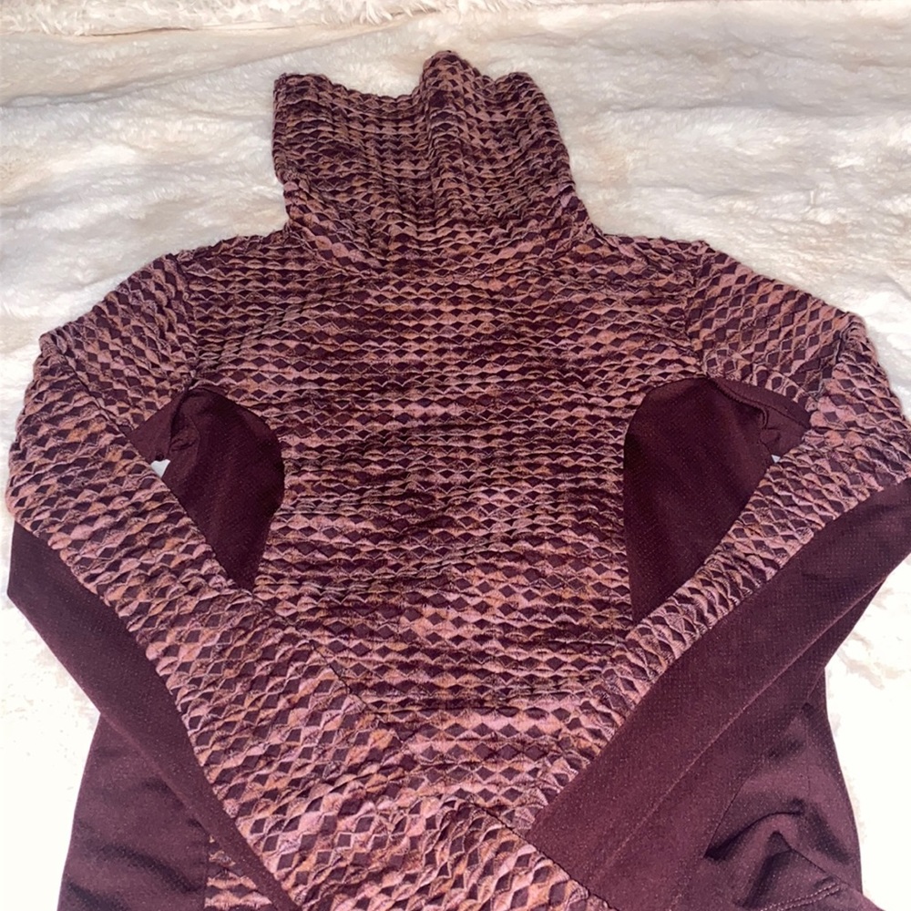 Nike Woman’s Turtleneck and stretch pants set